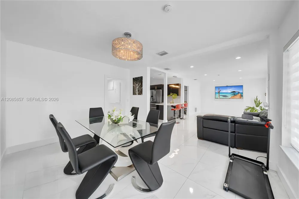 9365 SW 44th St Miami, FL 33165