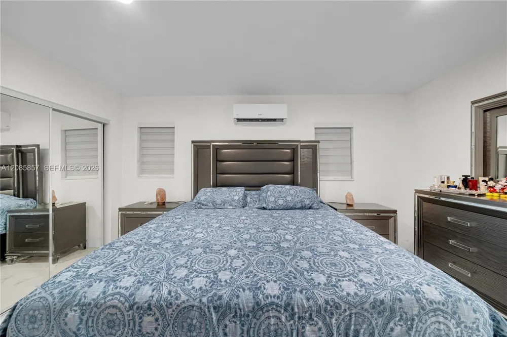 9365 SW 44th St Miami, FL 33165