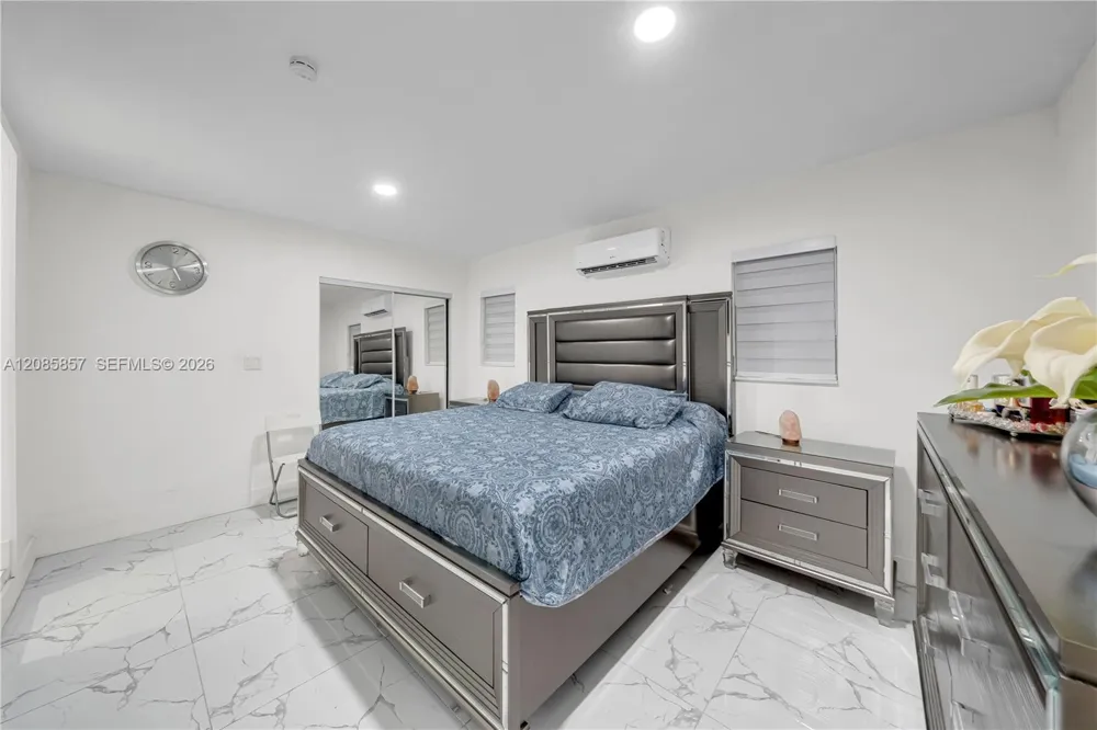 9365 SW 44th St Miami, FL 33165