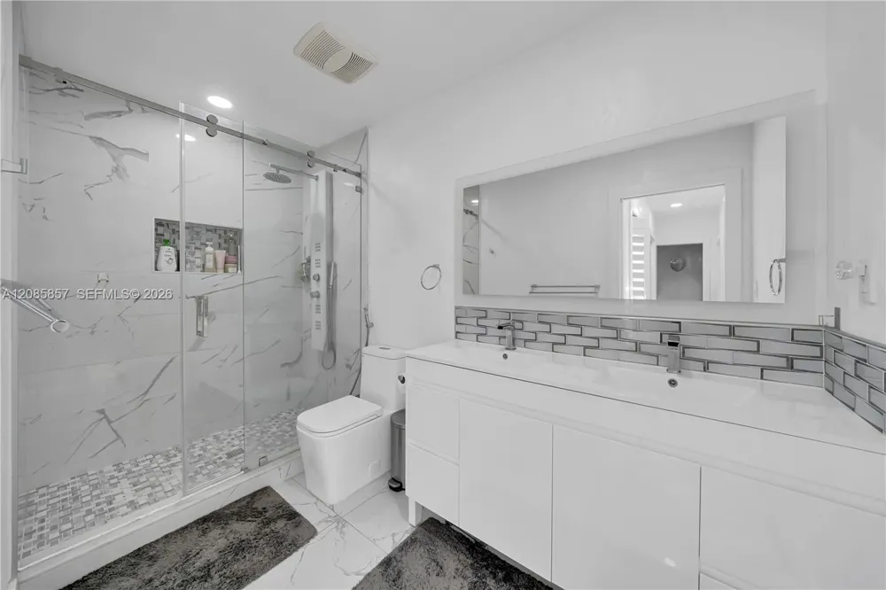 9365 SW 44th St Miami, FL 33165