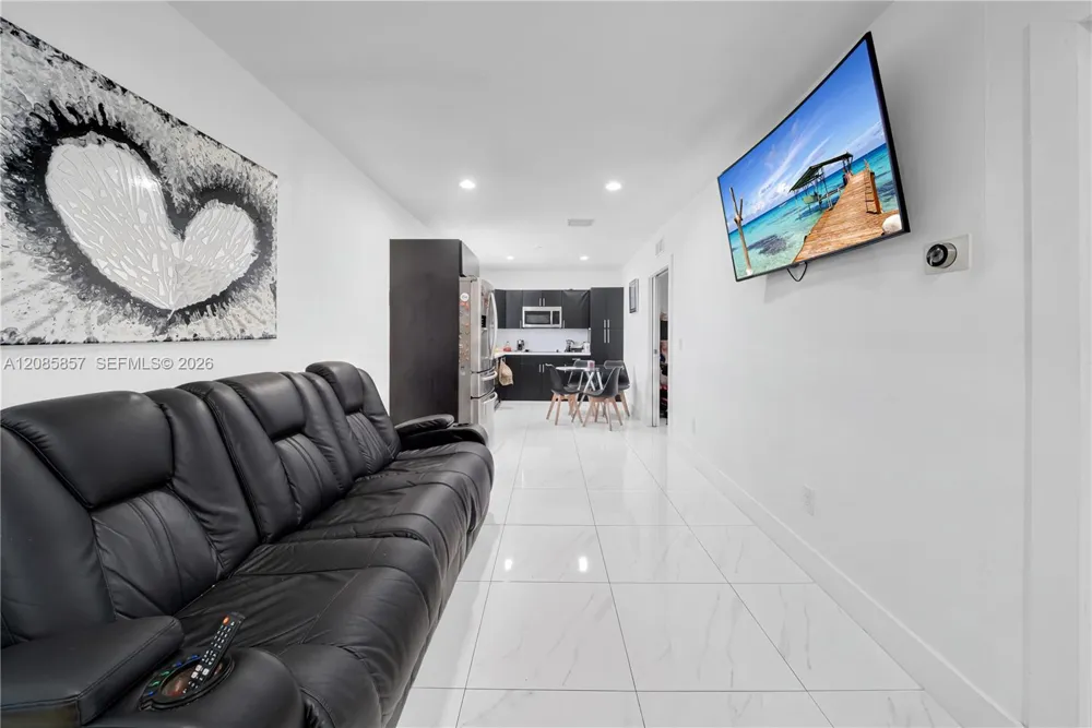 9365 SW 44th St Miami, FL 33165