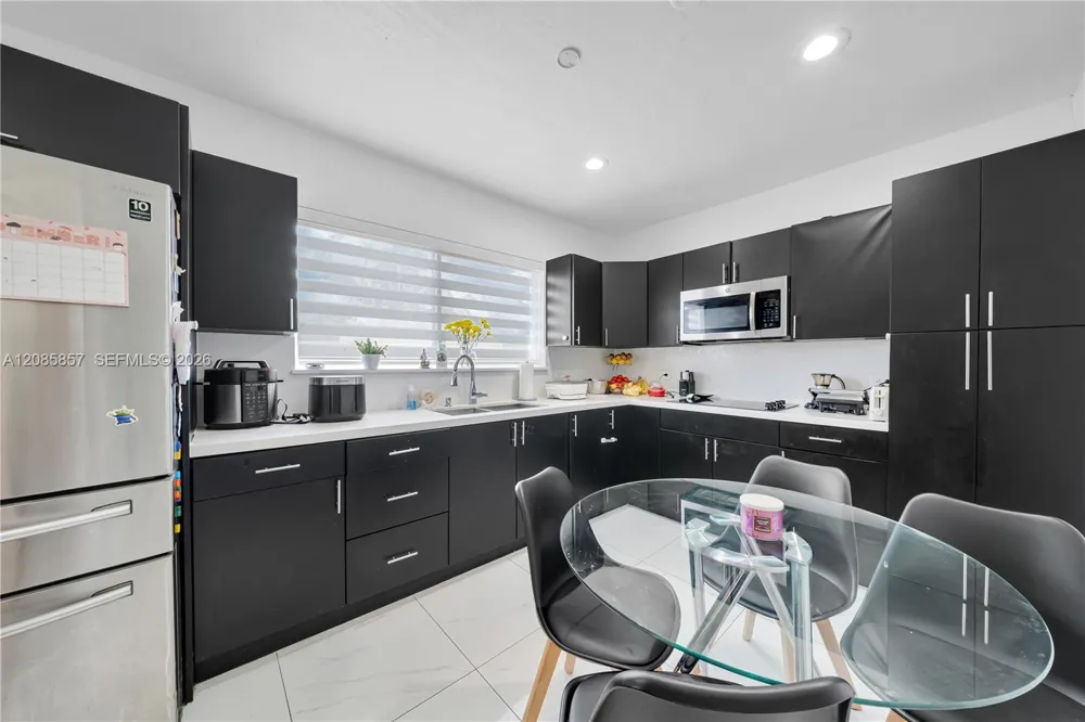 9365 SW 44th St Miami, FL 33165