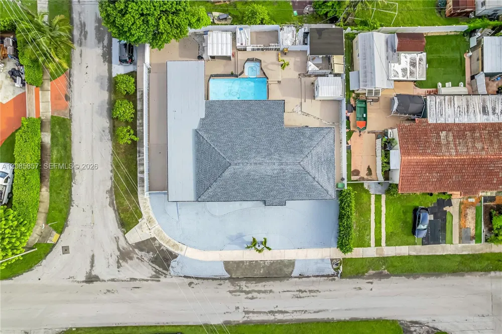 9365 SW 44th St Miami, FL 33165