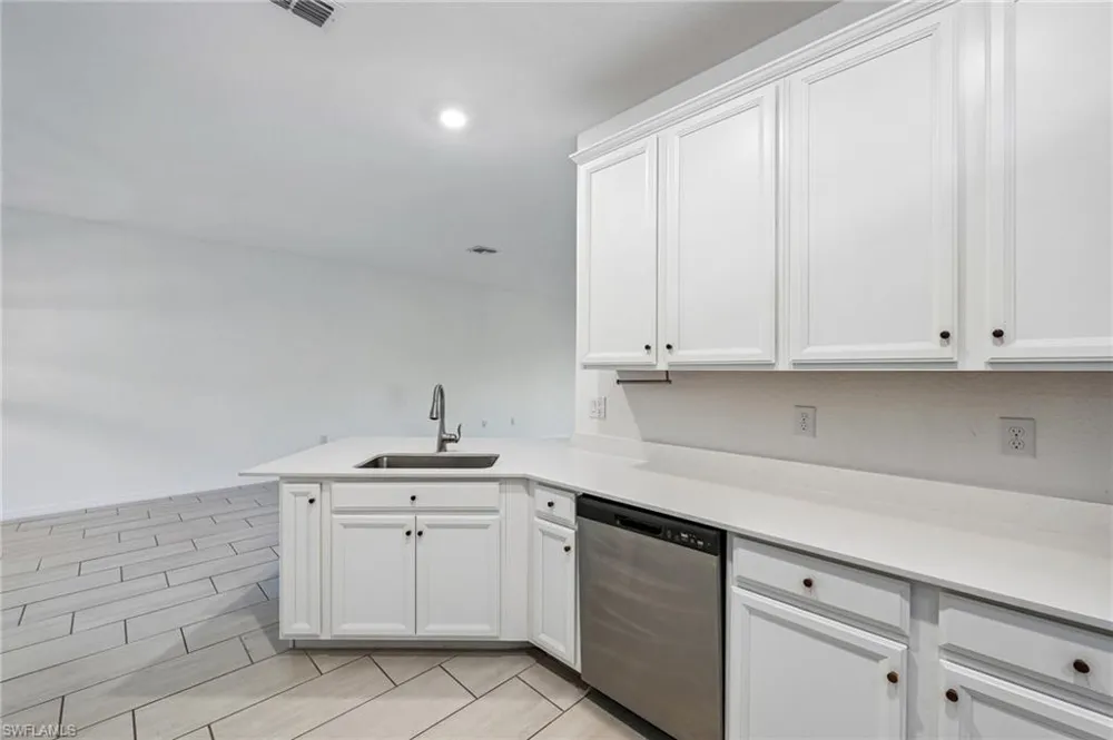 2583 Vine Avenue Naples, FL 34120