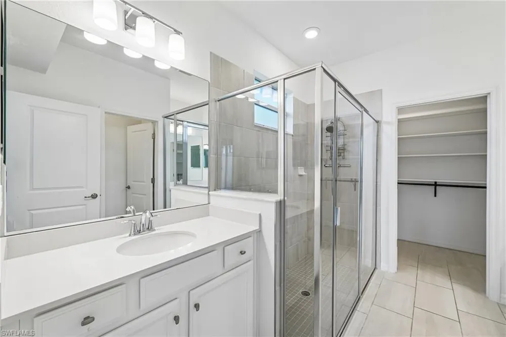 2583 Vine Avenue Naples, FL 34120