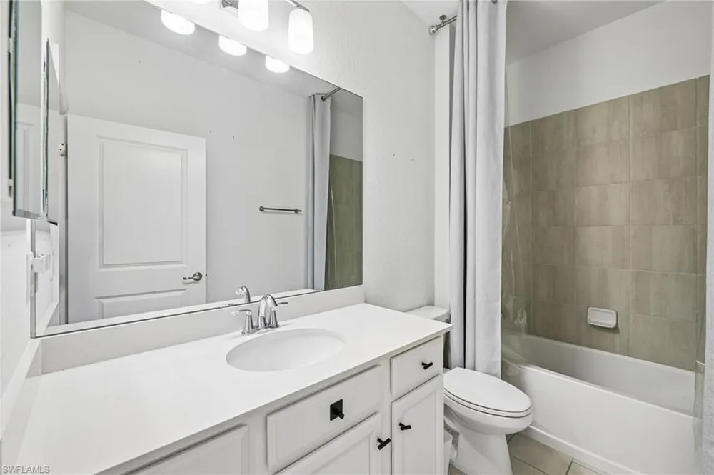 2583 Vine Avenue Naples, FL 34120
