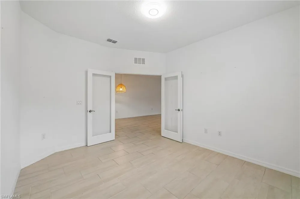 2583 Vine Avenue Naples, FL 34120