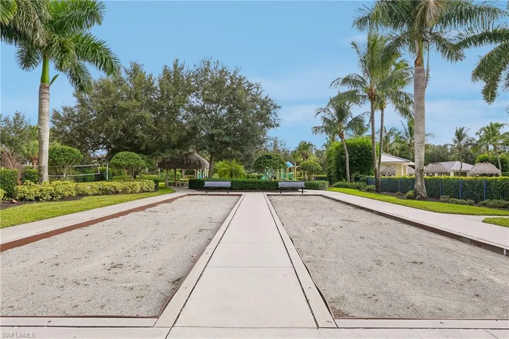 2583 Vine Avenue Naples, FL 34120
