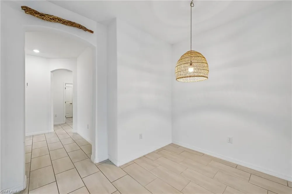 2583 Vine Avenue Naples, FL 34120