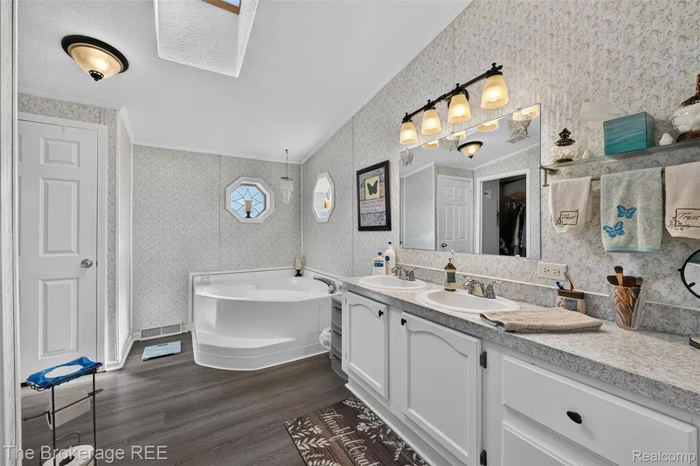 129 Ashley Circle Swartz Creek City, MI 48473