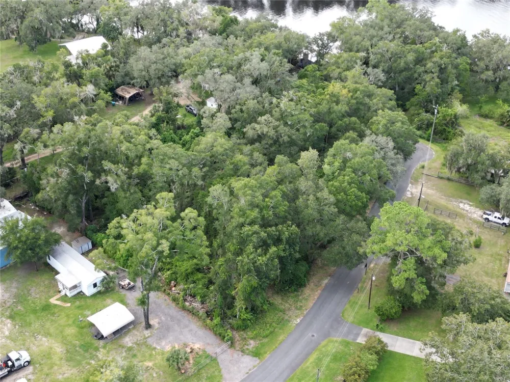 LAKE AVENUE Fanning Springs, FL 32693