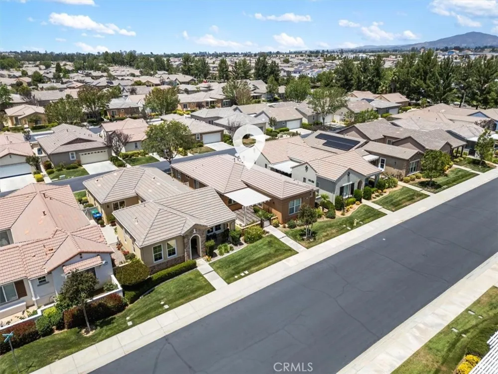 125 Thistle Beaumont, CA 92223