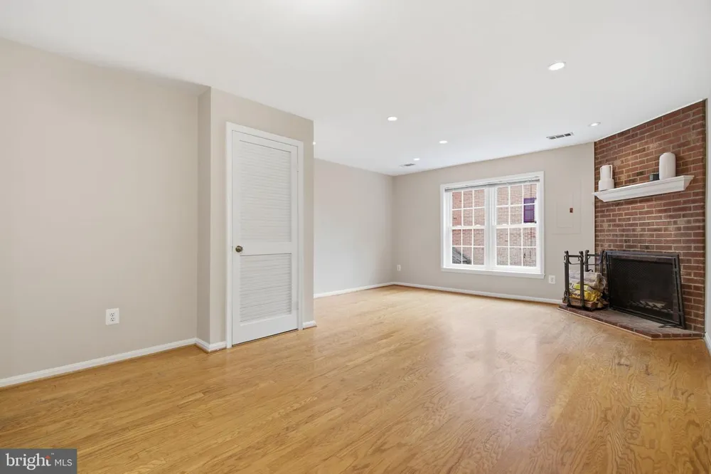 4915 7TH ROAD S Arlington, VA 22204