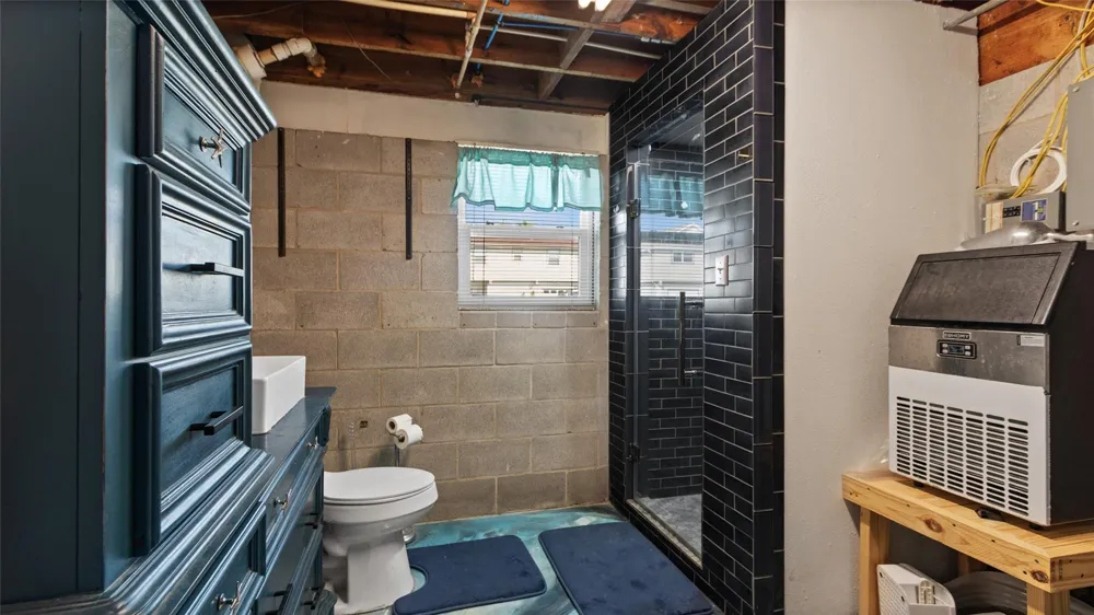 261 Barracuda Street Bayou Vista, TX 77563
