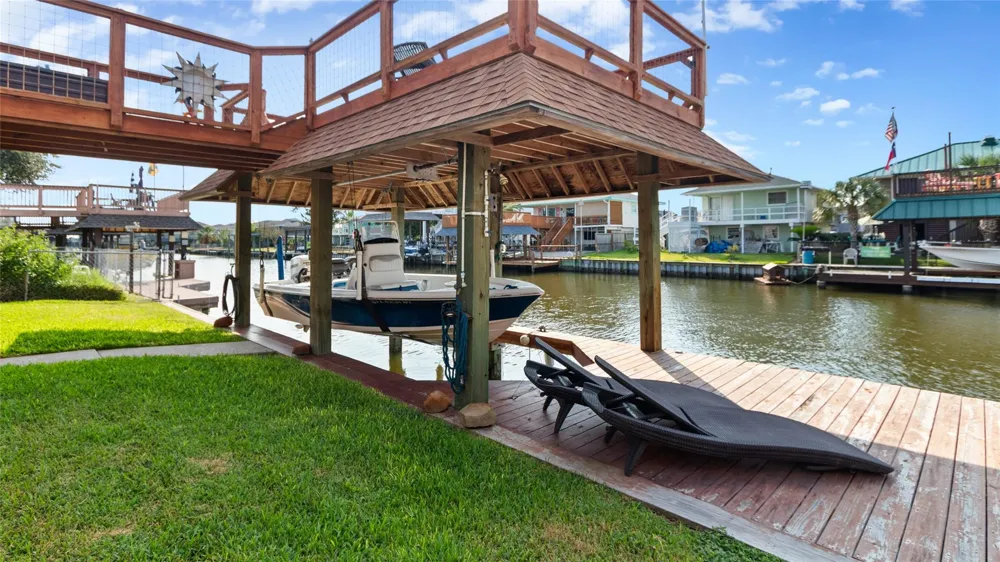 261 Barracuda Street Bayou Vista, TX 77563