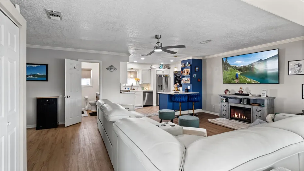 261 Barracuda Street Bayou Vista, TX 77563