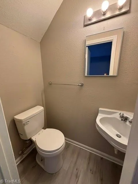1827 Merritt Drive #B Greensboro, NC 27407