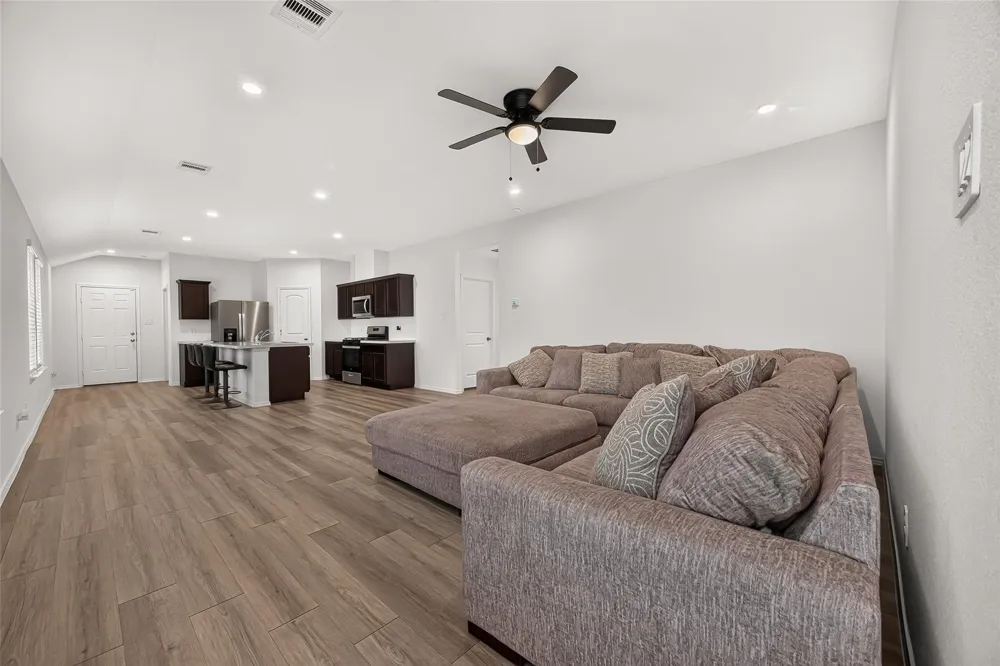 2074 Legacy Hills Drive Houston, TX 77067