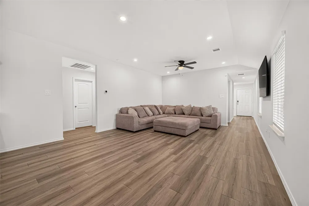 2074 Legacy Hills Drive Houston, TX 77067