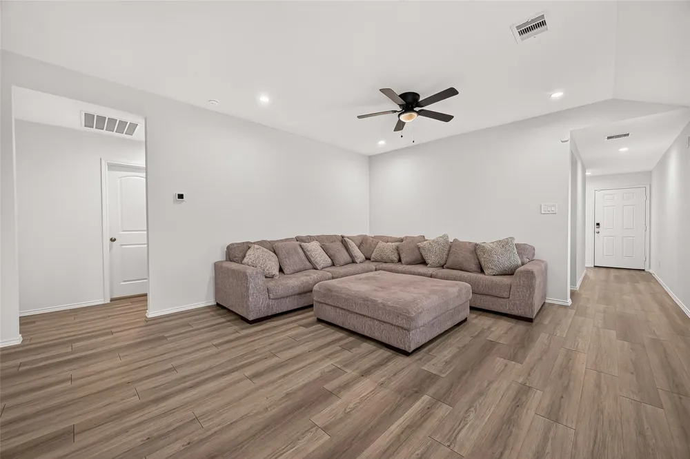 2074 Legacy Hills Drive Houston, TX 77067
