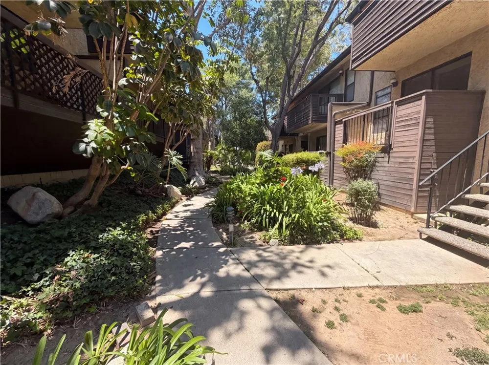 7300 Corbin Ave Unit M Los Angeles, CA 91335