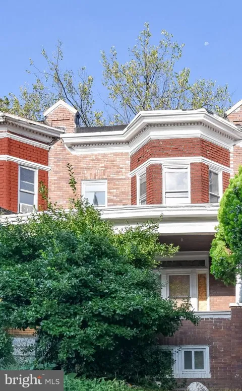 1208 LONGWOOD STREET