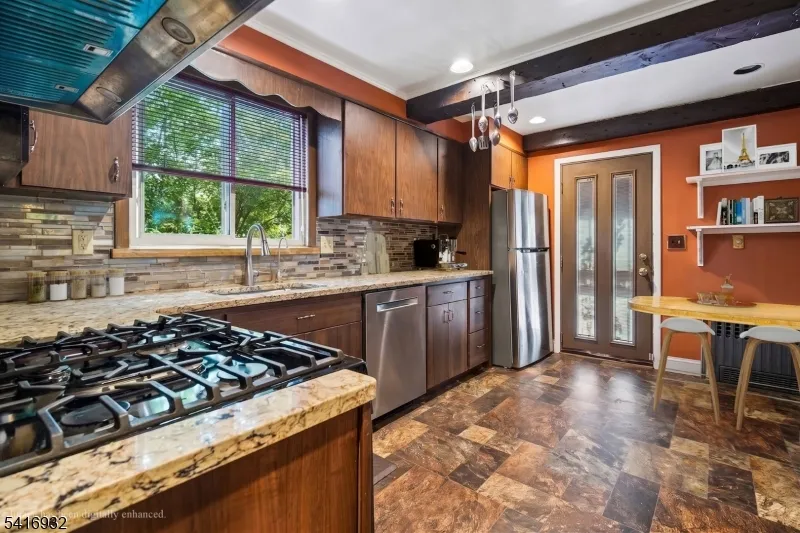 621 Springdale Ave East Orange City, NJ 07017