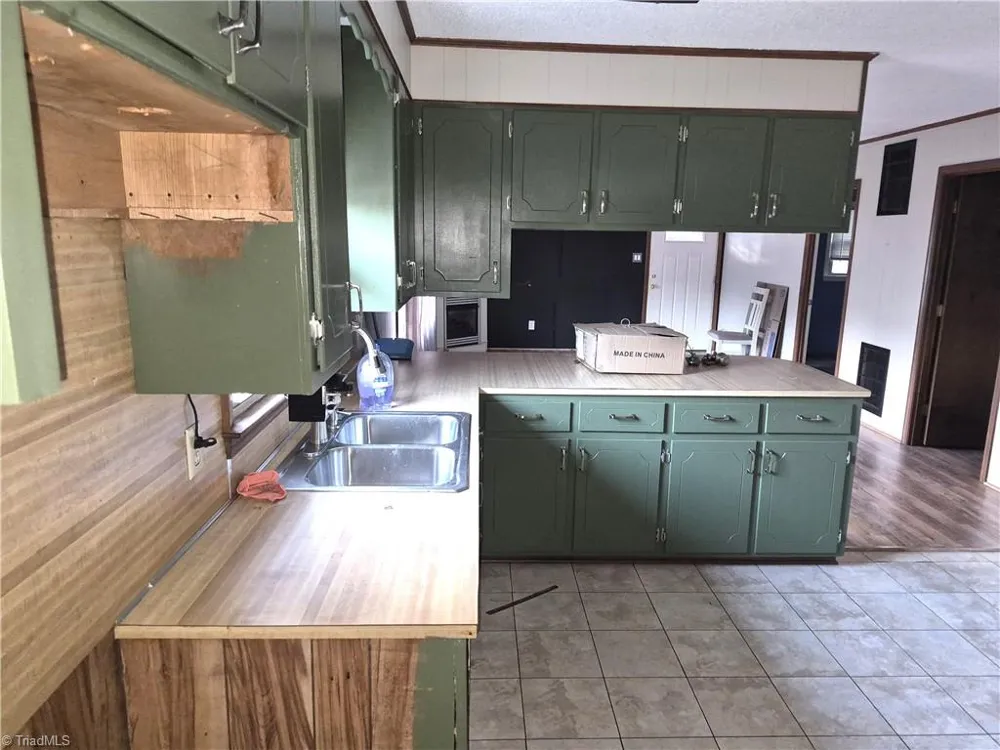704 Baker Street Reidsville, NC 27320