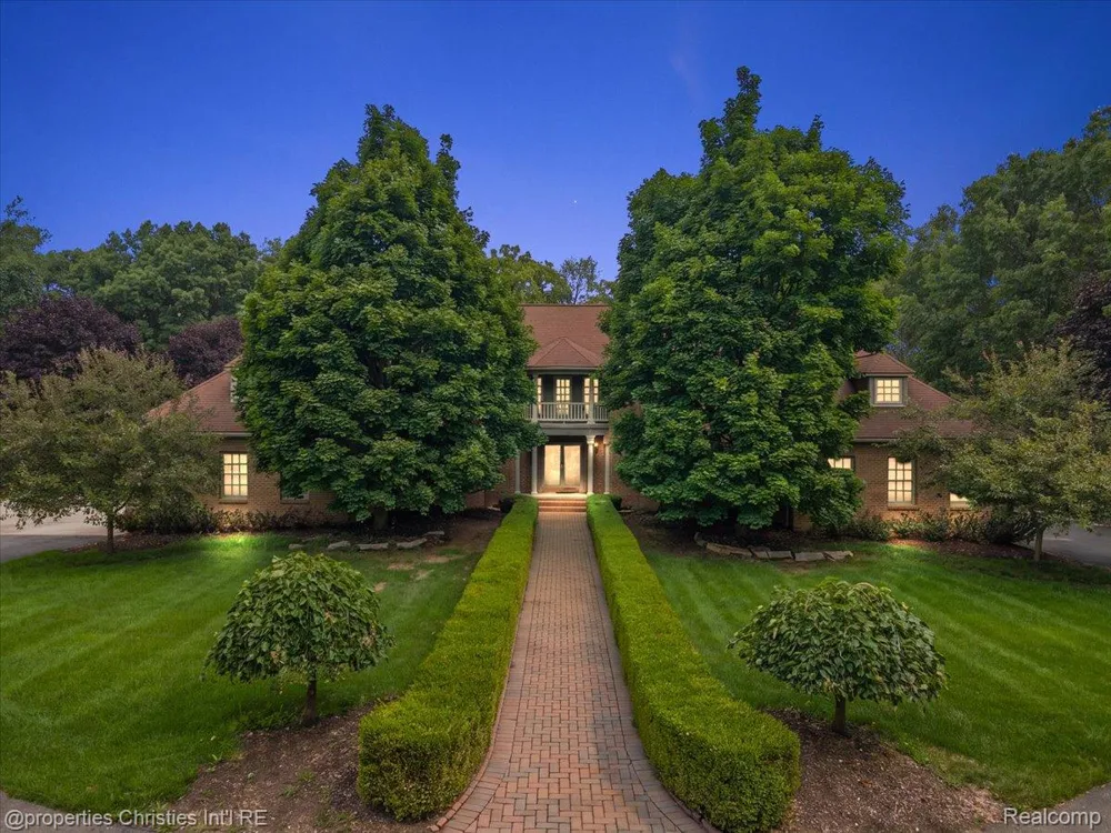 1315 Maryland Highland Charter Township, MI 48380
