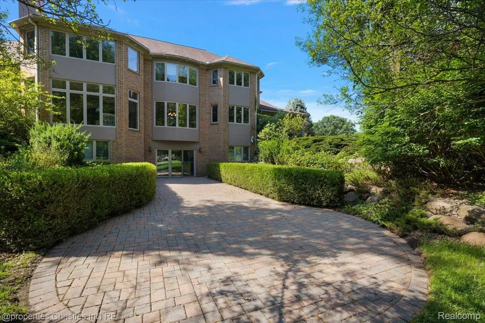 1315 Maryland Highland Charter Township, MI 48380