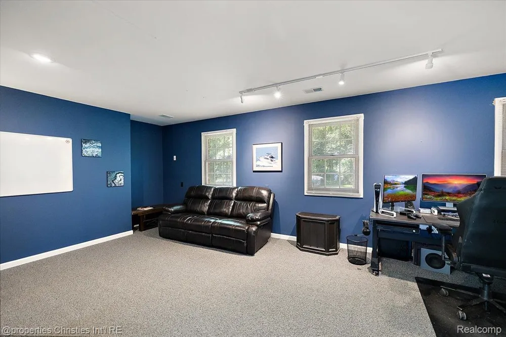 1315 Maryland Highland Charter Township, MI 48380