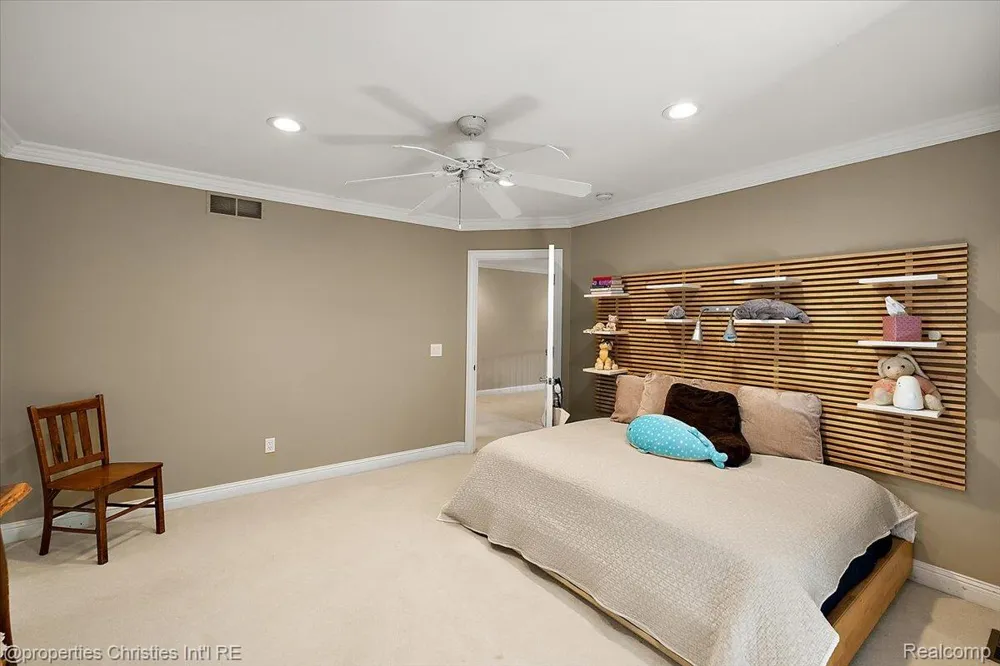 1315 Maryland Highland Charter Township, MI 48380