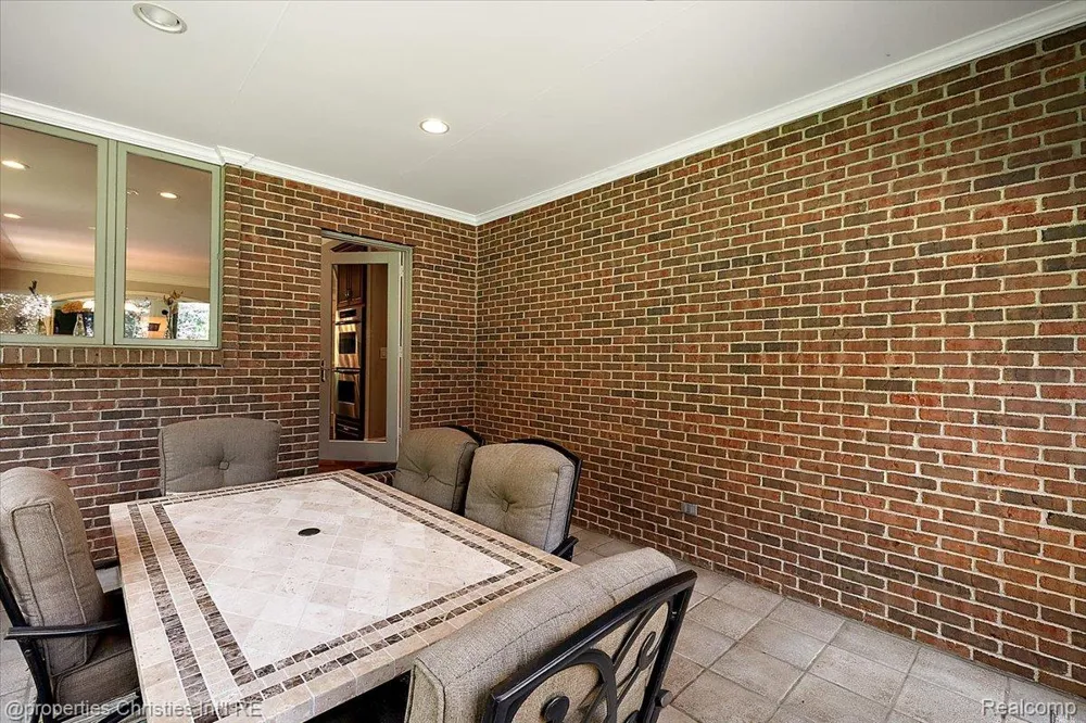 1315 Maryland Highland Charter Township, MI 48380