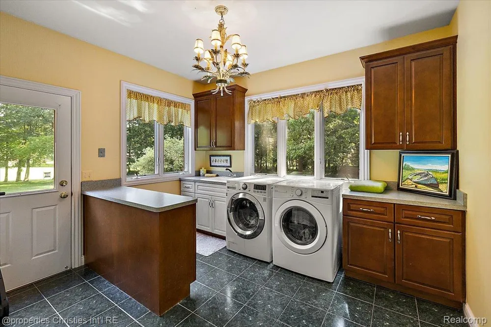 1315 Maryland Highland Charter Township, MI 48380