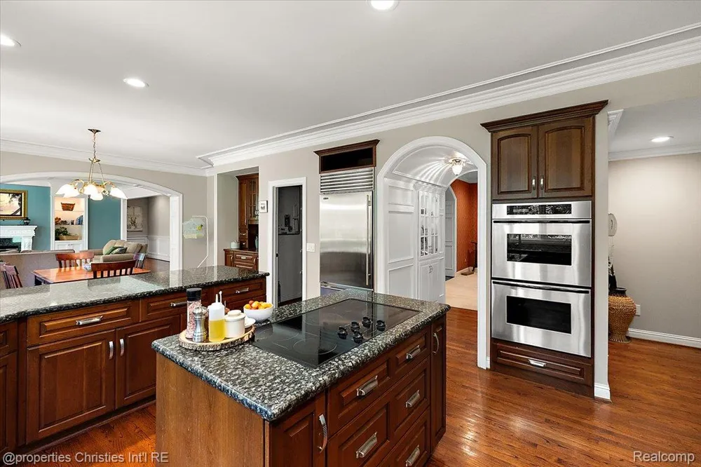 1315 Maryland Highland Charter Township, MI 48380