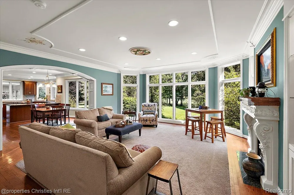 1315 Maryland Highland Charter Township, MI 48380