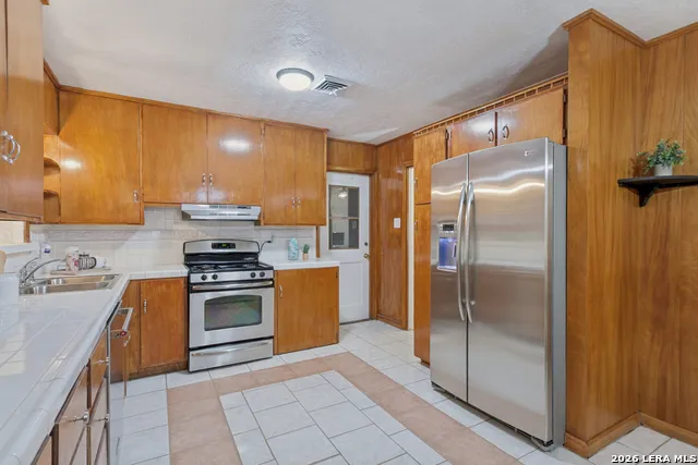350 SPRINGWOOD LN San Antonio, TX 78216