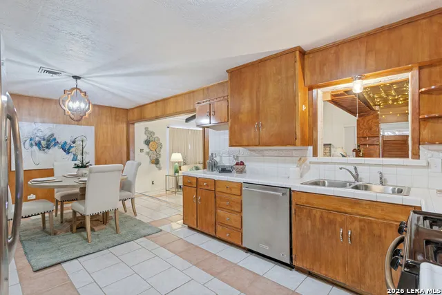 350 SPRINGWOOD LN San Antonio, TX 78216