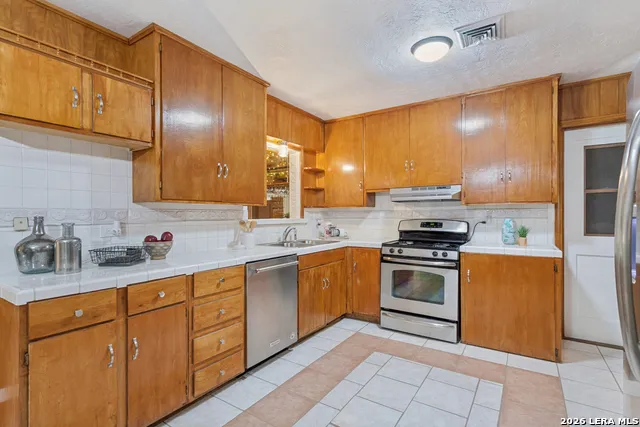 350 SPRINGWOOD LN San Antonio, TX 78216