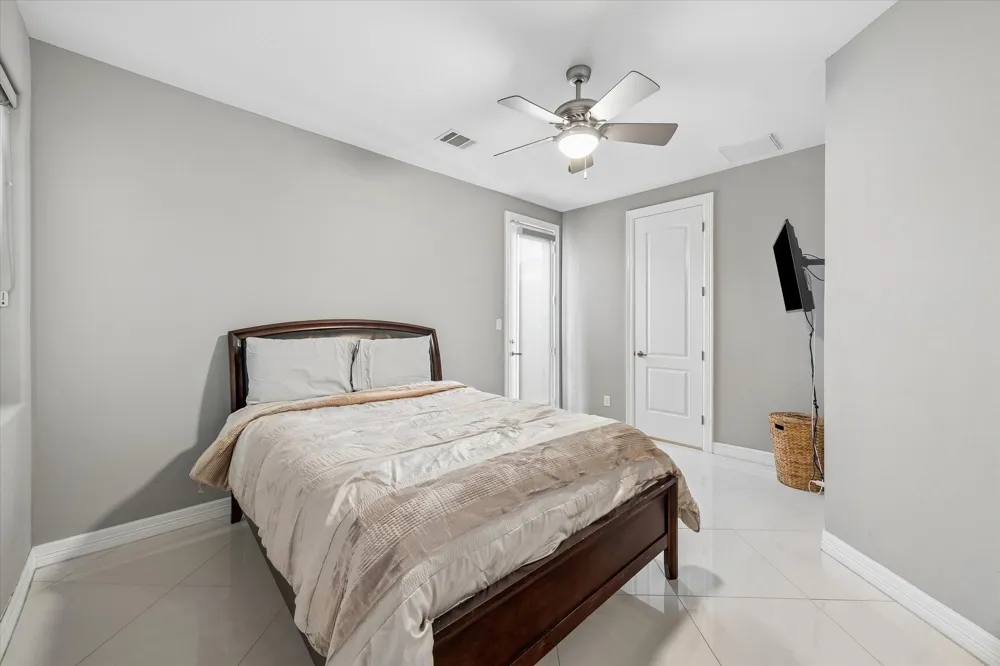 1617 Crockett Street Houston, TX 77007