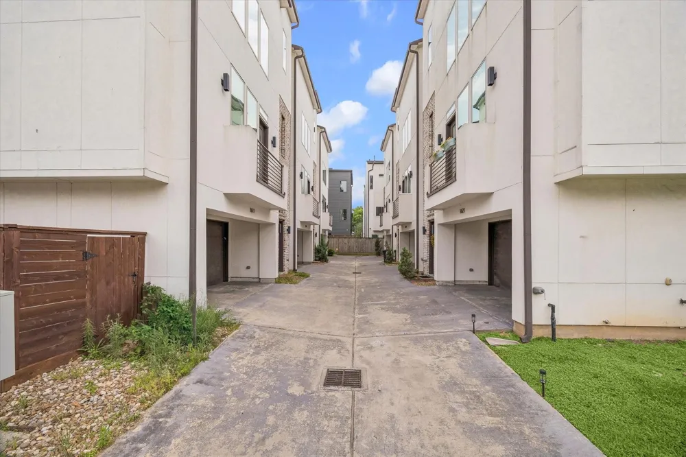 1617 Crockett Street Houston, TX 77007