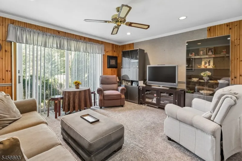 25 Swan Rd Livingston, NJ 07039