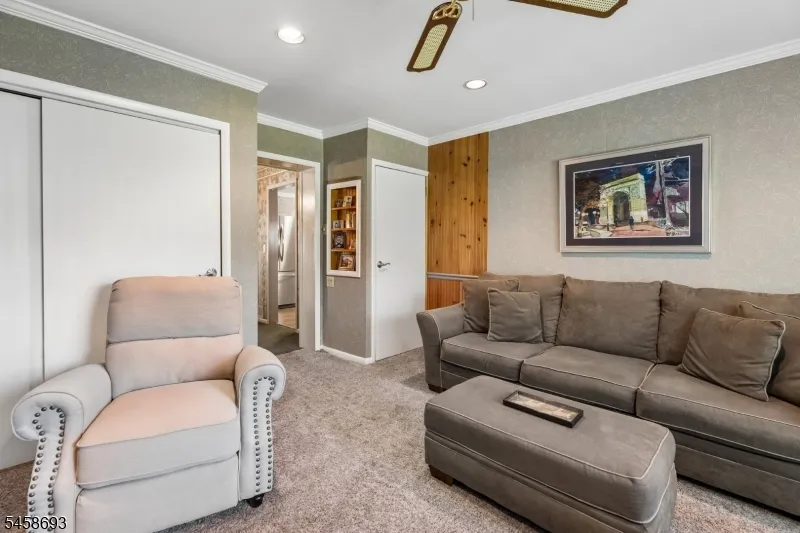 25 Swan Rd Livingston, NJ 07039