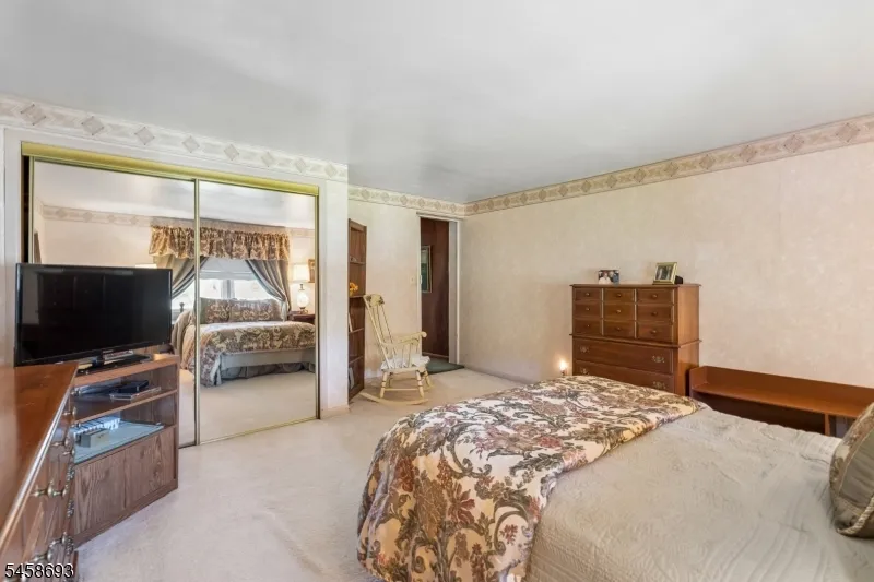 25 Swan Rd Livingston, NJ 07039
