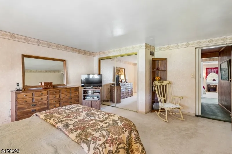 25 Swan Rd Livingston, NJ 07039