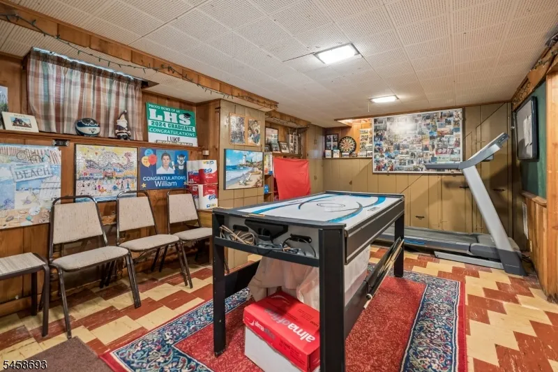 25 Swan Rd Livingston, NJ 07039