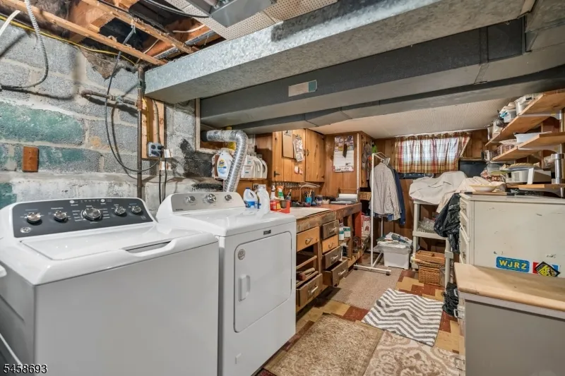25 Swan Rd Livingston, NJ 07039