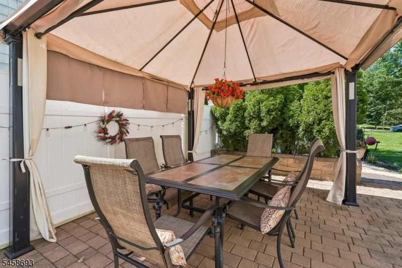 25 Swan Rd Livingston, NJ 07039