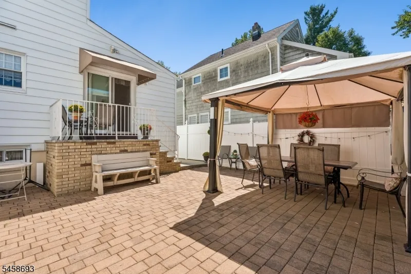 25 Swan Rd Livingston, NJ 07039