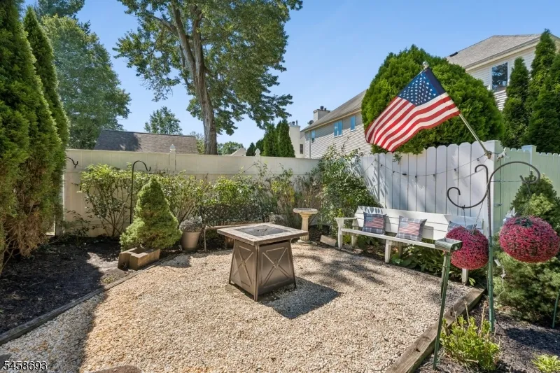 25 Swan Rd Livingston, NJ 07039